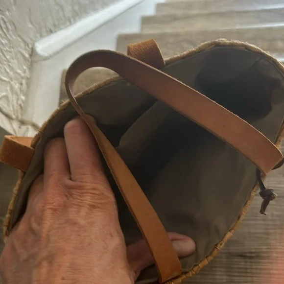 Adorable summer bag! - Picture 3 of 4